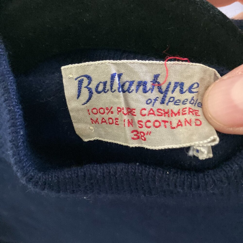 Ballantyne scottish cashmere mock neck rich navy sweater size small (38)